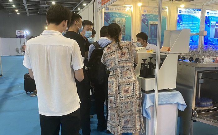 與會人員參觀91视频在线观看操性感美女91视频